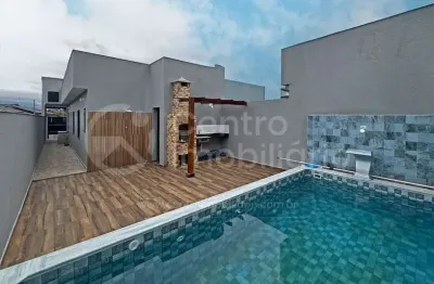 Casa à venda com piscina e 2 quartos em peruíbe, no bairro cidade nova peruíbe