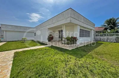 Casa à venda com piscina e 4 quartos em peruíbe, no bairro estancia balnearia convento velho