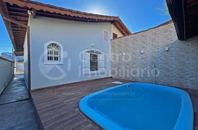 Casa à venda com piscina e 2 quartos em peruíbe, no bairro cidade nova peruíbe