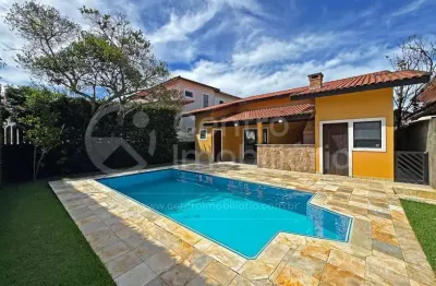 Casa à venda com piscina e 3 quartos em peruíbe, no bairro bougainvillee iii