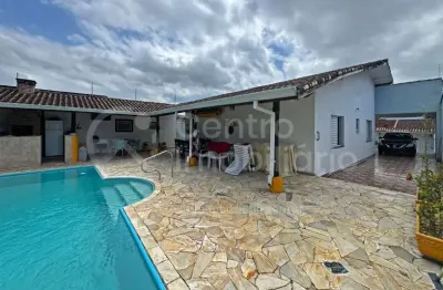 CASA à venda com piscina e 3 quartos em Peruíbe, no bairro Jardim Ribamar