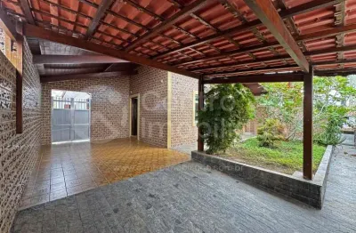 CASA à venda com 3 quartos em Peruíbe, no bairro Balneario Florida