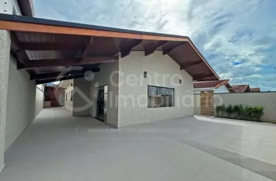 CASA à venda com piscina e 3 quartos em Peruíbe, no bairro Balneario Florida