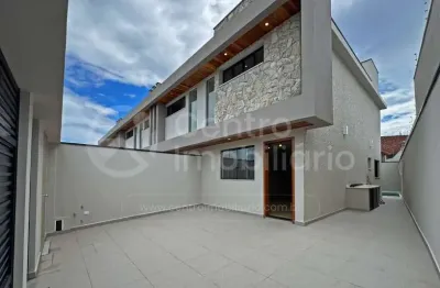 CASA à venda com piscina e 3 quartos em Peruíbe, no bairro Stella Maris
