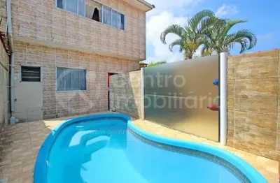 Casa à venda com piscina e 2 quartos em peruíbe, no bairro balneario arpoador
