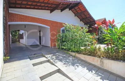 Casa à venda com 3 quartos em peruíbe, no bairro balneario arpoador