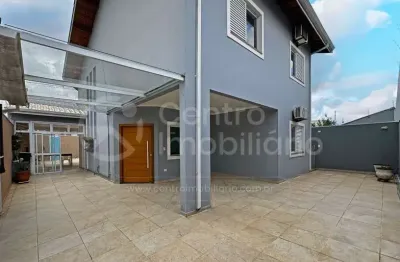 Casa à venda com piscina e 4 quartos em peruíbe, no bairro balneario arpoador