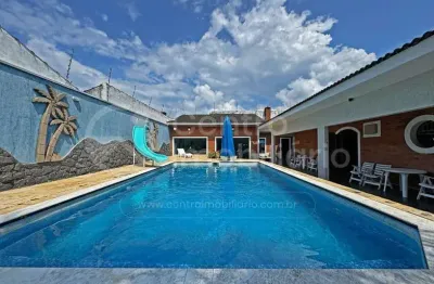 Casa à venda com piscina e 4 quartos em peruíbe, no bairro jardim ribamar