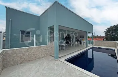 Casa à venda com piscina e 4 quartos em peruíbe, no bairro parque turistico