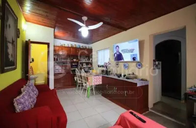 Casa à venda com 3 quartos em peruíbe, no bairro belmira novaes