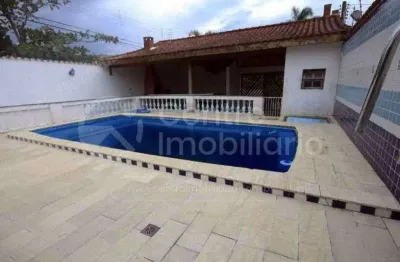 Casa à venda com piscina e 4 quartos em peruíbe, no bairro balneario barra de jangada