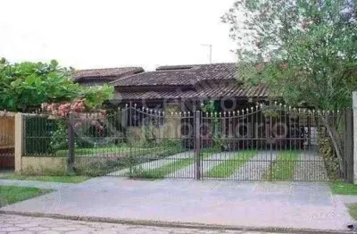 Casa à venda com 3 quartos em peruíbe, no bairro maria h novaes
