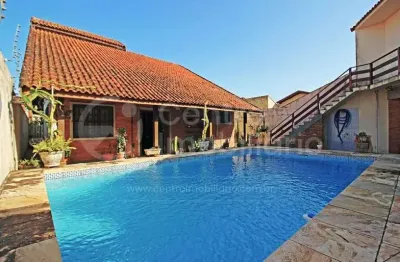 Casa à venda com piscina e 3 quartos em peruíbe, no bairro cidade nova peruíbe