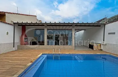 Casa à venda com piscina e 2 quartos em peruíbe, no bairro centro