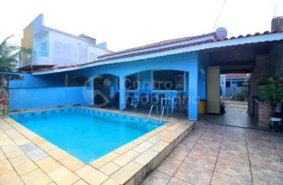 Casa à venda com piscina e 3 quartos em peruíbe, no bairro parque d aville