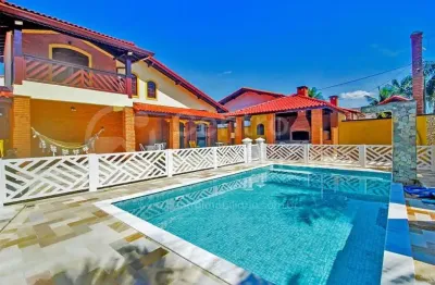 Casa à venda com piscina e 4 quartos em peruíbe, no bairro parque balneario oasis