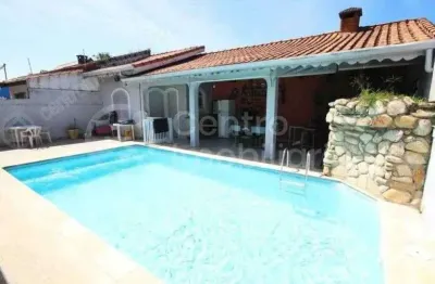 Casa à venda com piscina e 3 quartos em peruíbe, no bairro stella maris