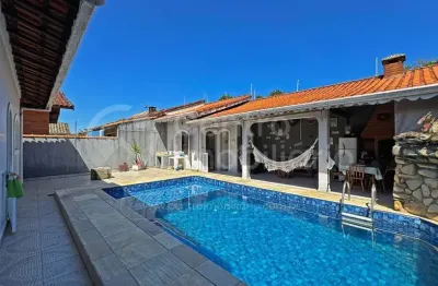 Casa à venda com piscina e 3 quartos em peruíbe, no bairro stella maris