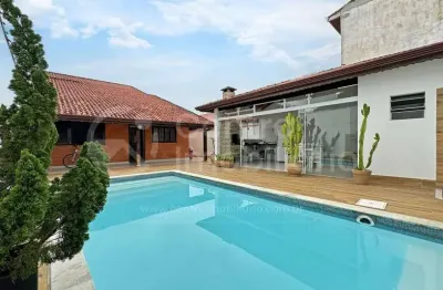 Casa à venda com piscina e 3 quartos em peruíbe, no bairro maria h novaes