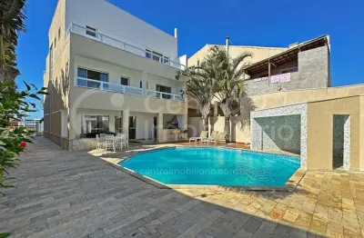 Casa à venda com piscina e 3 quartos em peruíbe, no bairro maria h novaes