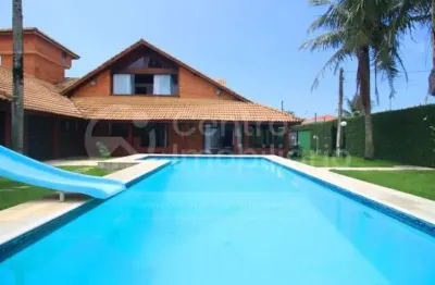 Casa à venda com piscina e 4 quartos em peruíbe, no bairro jardim ribamar