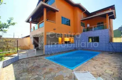 Casa à venda com piscina e 3 quartos em peruíbe, no bairro jardim icaraiba