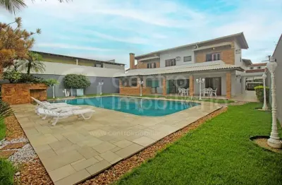 Casa à venda com piscina e 4 quartos em peruíbe, no bairro centro