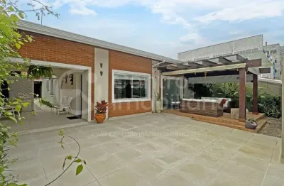 Casa à venda com piscina e 4 quartos em peruíbe, no bairro stella maris
