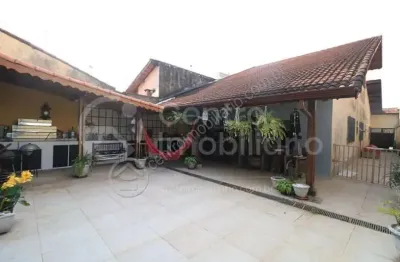 Casa com 5 quartos à venda no Centro, Peruíbe 