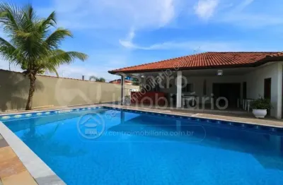 Casa à venda com piscina e 4 quartos em peruíbe, no bairro jardim imperador