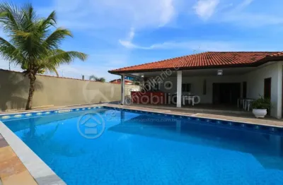 Casa à venda com piscina e 4 quartos em peruíbe, no bairro jardim imperador
