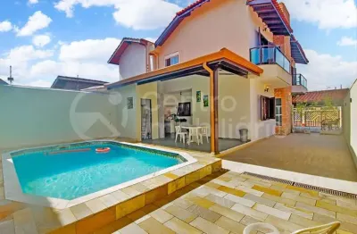 Casa à venda com piscina e 3 quartos em peruíbe, no bairro parque balneario oasis