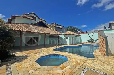 Casa à venda com piscina e 4 quartos em peruíbe, no bairro jardim três marias