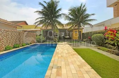 Casa à venda com piscina e 3 quartos em peruíbe, no bairro jardim beira mar