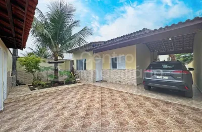 Casa à venda com piscina e 3 quartos em peruíbe, no bairro maria h novaes