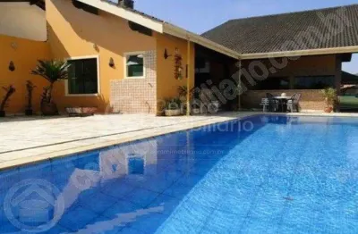 Casa à venda com piscina e 3 quartos em peruíbe, no bairro balneario sao joao batista