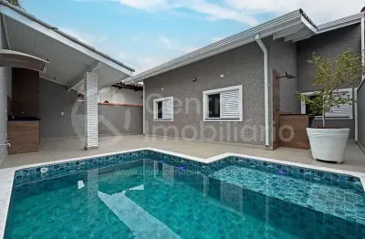Casa à venda com piscina e 3 quartos em peruíbe, no bairro parque balneario oasis