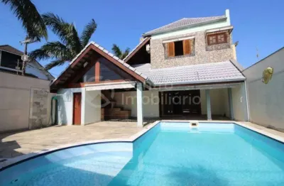 Casa à venda com piscina e 4 quartos em peruíbe, no bairro centro