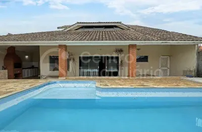 Casa à venda com piscina e 3 quartos em peruíbe, no bairro jardim imperador