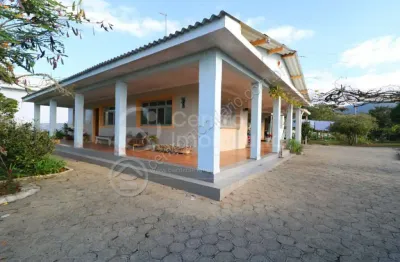 Casa à venda com 3 quartos em peruíbe, no bairro centro