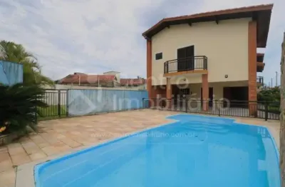 Casa à venda com piscina e 5 quartos em peruíbe, no bairro jardim icaraiba