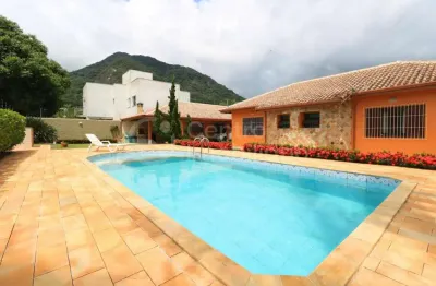 Casa à venda com piscina e 2 quartos em peruíbe, no bairro guarau