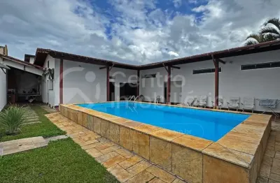 Casa à venda com piscina e 4 quartos em peruíbe, no bairro parque turistico