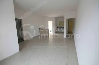 Apartamento à venda com 2 quartos (1 suítes) em peruíbe, no bairro jardim três marias