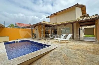 Casa à venda com piscina e 3 quartos em peruíbe, no bairro cidade nova peruíbe