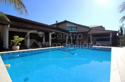 Casa à venda com piscina e 5 quartos em peruíbe, no bairro balneario sambura