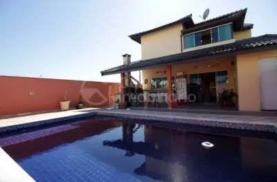 Casa à venda com piscina e 3 quartos em peruíbe, no bairro jd tres marias