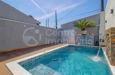 Casa à venda com piscina e 2 quartos em peruíbe, no bairro estancia dos eucaliptos