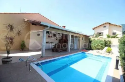 Casa à venda com piscina e 6 quartos em peruíbe, no bairro centro