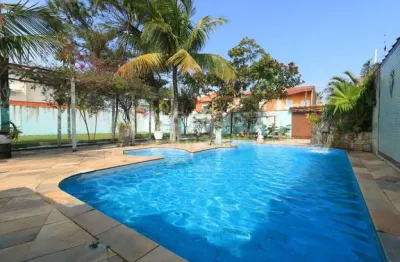Casa à venda com piscina e 4 quartos em peruíbe, no bairro balneario josedy